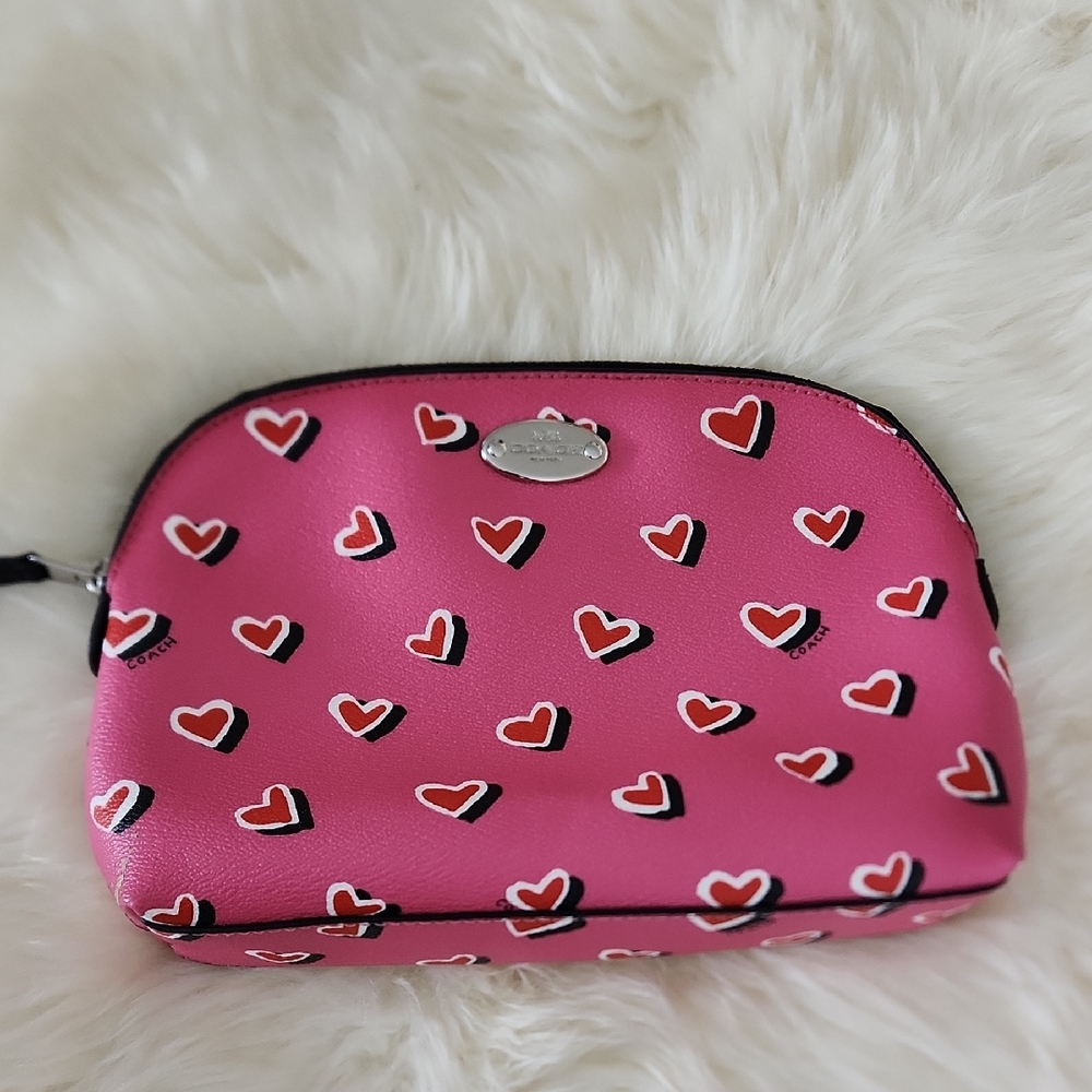 Adorable Coach Harley Heart Leather Cosmetic Bag ♥️🩷🩶